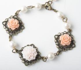 flower cabochon and antique brass bracelet - Shabby chic - pink and peach flowers -flower and pearl - pink and brass - cabochon jewelry